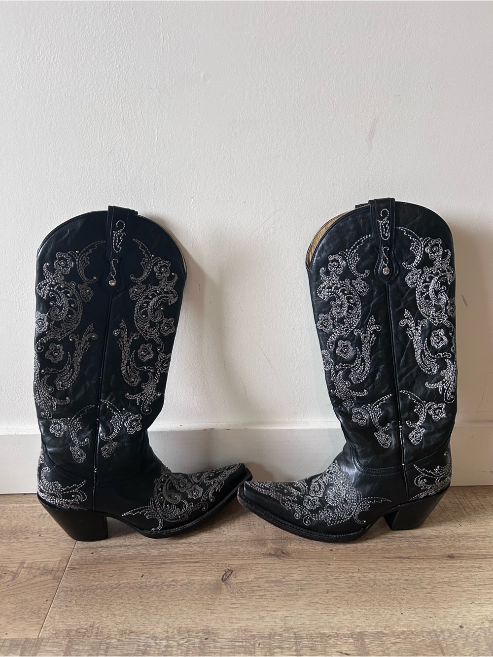 Corral brand black and silver embellished cowboy cowgirl boots
